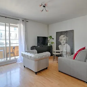 Apartment La Folie Mericourt - A 5 Min De Place Republique, Paris